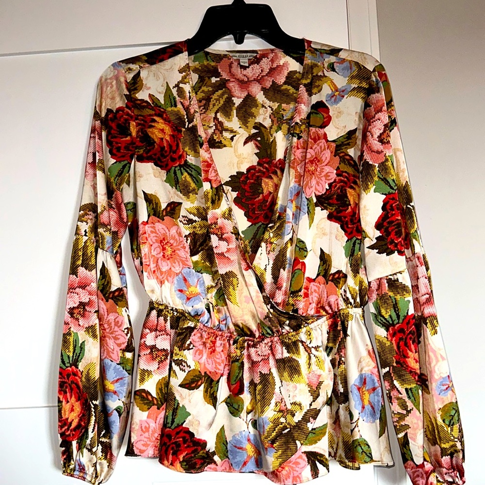 Guess Floral print blouse women’s size Small